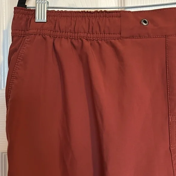 Vuori Trail men’s red lined 5” inseam athletic shorts size XL - Picture 2 of 11